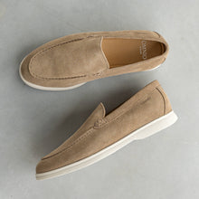 Afbeelding in Gallery-weergave laden, ACE LOAFER MOC Maroliv Suede
