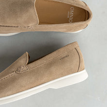 Afbeelding in Gallery-weergave laden, ACE LOAFER MOC Maroliv Suede
