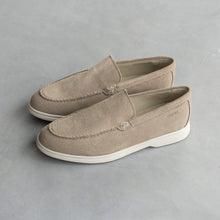 Afbeelding in Gallery-weergave laden, ACE LOAFER MOC Sesamo Suede
