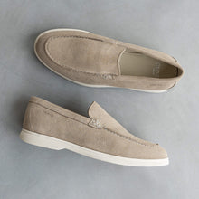 Afbeelding in Gallery-weergave laden, ACE LOAFER MOC Sesamo Suede
