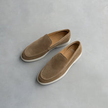 Afbeelding in Gallery-weergave laden, ACE LOAFER Maroliv Suede
