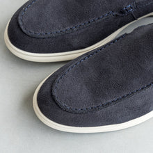 Afbeelding in Gallery-weergave laden, ACE LOAFER MOC Navy Suede
